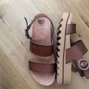 REEF - NWOT - Vista Hi Buckle brown sandals